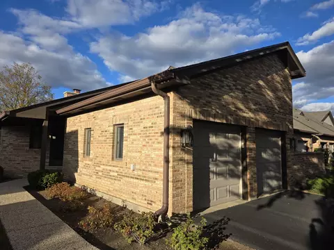 1764 Pebble Beach Dr, Hoffman Estates, IL 60169 photo 2