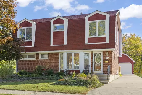 239 S Park St, Westmont, IL 60559