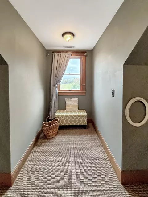 Entry Way - 580 Delmar Dr, Freeport, IL 61032 photo 6 of 9
