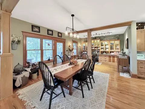 Dining - 580 Delmar Dr, Freeport, IL 61032 photo 3 of 8