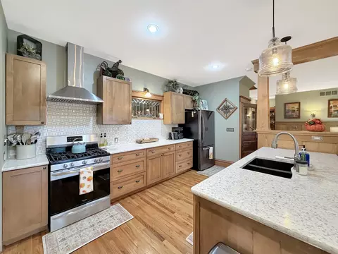 Kitchen - 580 Delmar Dr, Freeport, IL 61032 photo 7 of 7