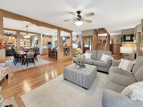 Living - 580 Delmar Dr, Freeport, IL 61032 photo 3 of 9