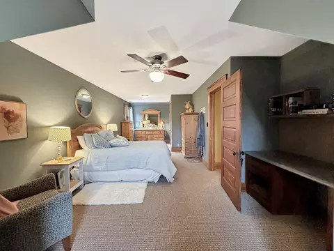 Bedroom - 580 Delmar Dr, Freeport, IL 61032 photo 7 of 9