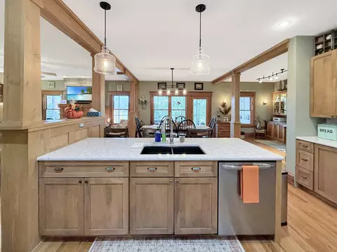 Kitchen - 580 Delmar Dr, Freeport, IL 61032 photo 4 of 7