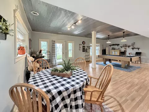 Dining - 580 Delmar Dr, Freeport, IL 61032 photo 8 of 8