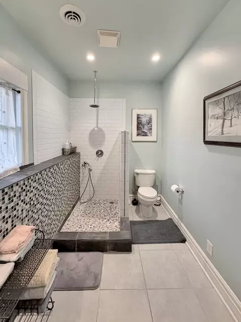 Bath - 580 Delmar Dr, Freeport, IL 61032 photo 9 of 9