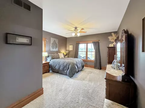 Bedroom - 580 Delmar Dr, Freeport, IL 61032 photo 1 of 9