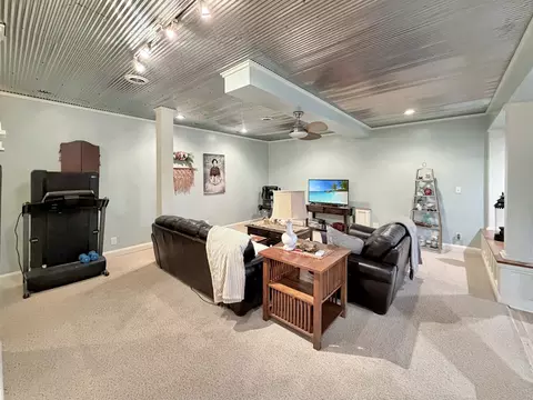Living - 580 Delmar Dr, Freeport, IL 61032 photo 7 of 9