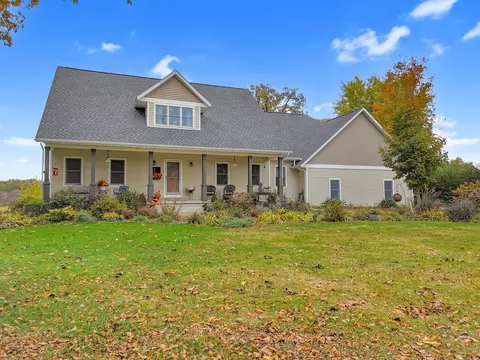 Exterior - 580 Delmar Dr, Freeport, IL 61032 photo 15 of 17