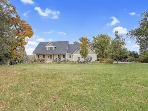 580 Delmar Dr, Freeport, IL 61032