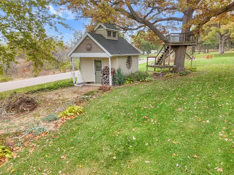 Exterior - 580 Delmar Dr, Freeport, IL 61032 photo 12 of 17