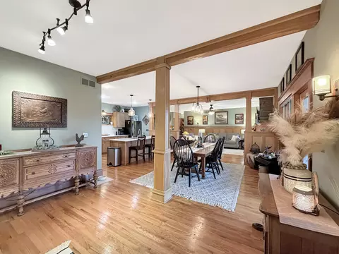 Dining - 580 Delmar Dr, Freeport, IL 61032 photo 2 of 8