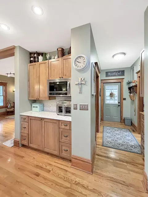 Other - 580 Delmar Dr, Freeport, IL 61032 photo 4 of 29
