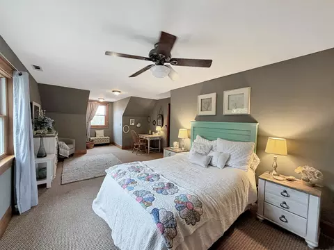 Bedroom - 580 Delmar Dr, Freeport, IL 61032 photo 4 of 9