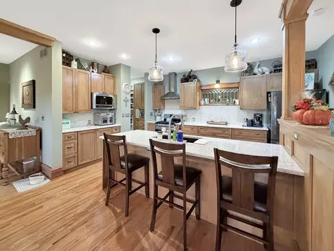 Kitchen - 580 Delmar Dr, Freeport, IL 61032 photo 6 of 7