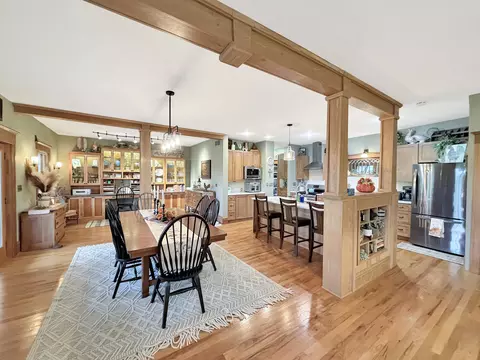 Dining - 580 Delmar Dr, Freeport, IL 61032 photo 4 of 8