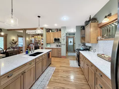 Kitchen - 580 Delmar Dr, Freeport, IL 61032 photo 3 of 7
