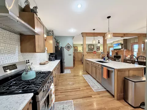 Kitchen - 580 Delmar Dr, Freeport, IL 61032 photo 1 of 7