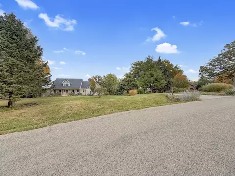 Exterior - 580 Delmar Dr, Freeport, IL 61032 photo 16 of 17
