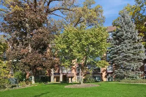 441 N Park Blvd #2J, Glen Ellyn, IL 60137