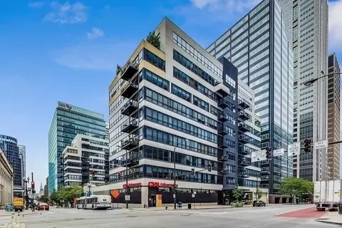 130 S Canal St #217, Chicago, IL 60606