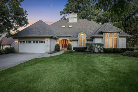 8743 Kentwood Ct, Darien, IL 60561