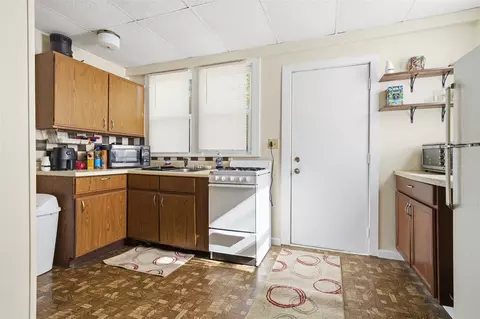 Kitchen - 905 Elder St, Bloomington, IL 61701 photo 2 of 4