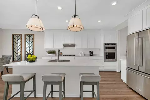 Kitchen - 300 Astor Ct, Elgin, IL 60124 photo 2 of 7