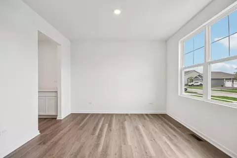 Living - 319 Snowdrop Ln, Elgin, IL 60124 photo 3 of 9