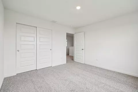 Bedroom - 319 Snowdrop Ln, Elgin, IL 60124 photo 4 of 13