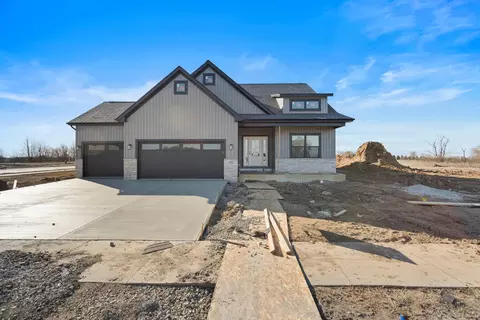713 Wheatley Dr, Mahomet, IL 61853