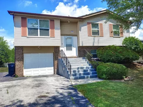 6230 Streamwood Ln, Matteson, IL 60443