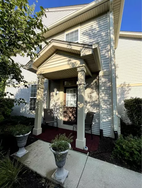 2326 Sunshine Ln, Aurora, IL 60503