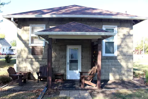 Exterior - 215 North St, Weldon, IL 61882 photo 5 of 6