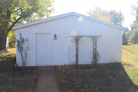 Other - 215 North St, Weldon, IL 61882 photo 4 of 7