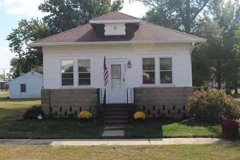 215 North St, Weldon, IL 61882
