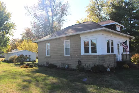Exterior - 215 North St, Weldon, IL 61882 photo 4 of 6