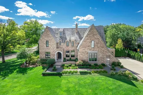 31 Concord Dr, Oak Brook, IL 60523