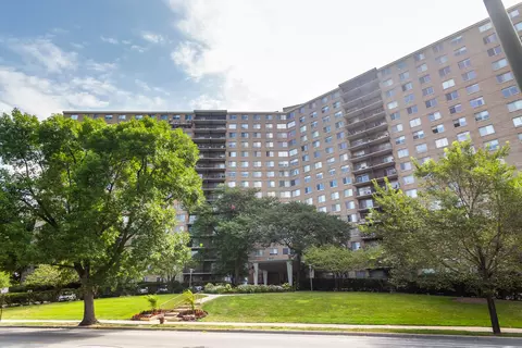 7033 N Kedzie Ave #401, Chicago, IL 60645