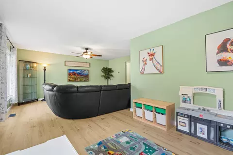 1310 Blair Ln, Hoffman Estates, IL 60169 photo 6