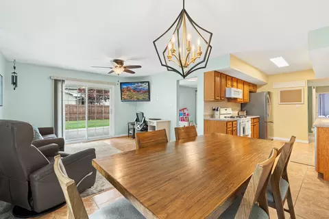 1310 Blair Ln, Hoffman Estates, IL 60169 photo 10