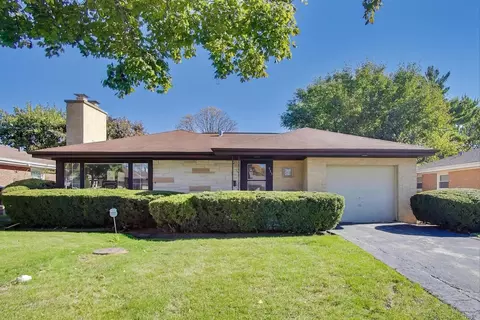 913 S Na Wa Ta Ave, Mount Prospect, IL 60056