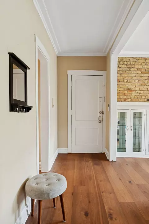 Entry Way - 747 W Brompton Ave #3, Chicago, IL 60657 photo 1 of 1