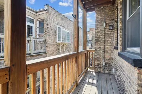 Exterior - 747 W Brompton Ave #3, Chicago, IL 60657 photo 2 of 3