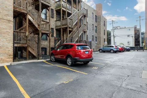 Exterior - 747 W Brompton Ave #3, Chicago, IL 60657 photo 3 of 3
