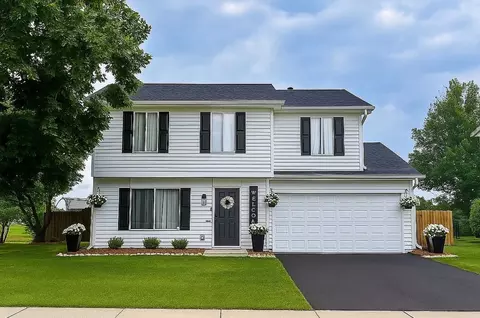 240 Westbrook Cir, Naperville, IL 60565