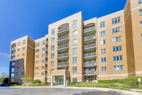 6815 N Milwaukee Ave #506, Niles, IL 60714
