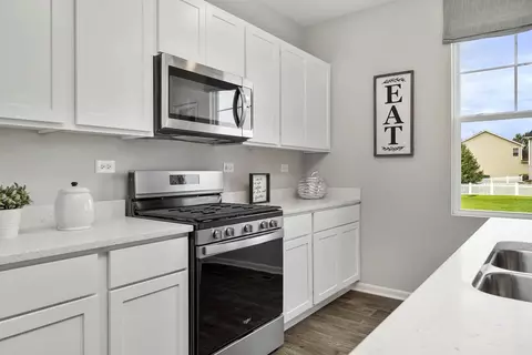 Kitchen - 1808 Overland Dr, Plainfield, IL 60586 photo 2 of 8