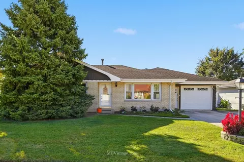 605 Gloria St, Lockport, IL 60441