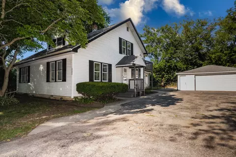 37902 N West St, Spring Grove, IL 60081